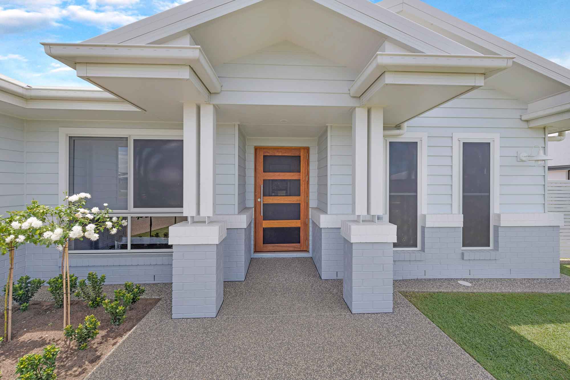 Solid timber screen entrance door 1020x